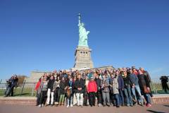 SoC_NY_Gruppenbild_Statue-res2